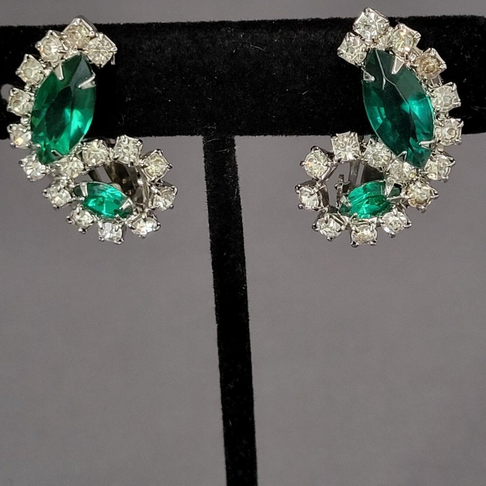 Cathe Signed Vintage Jewelry Clip on Earrings Emerald Green Marquise Rhinestones - Picture 1 of 6